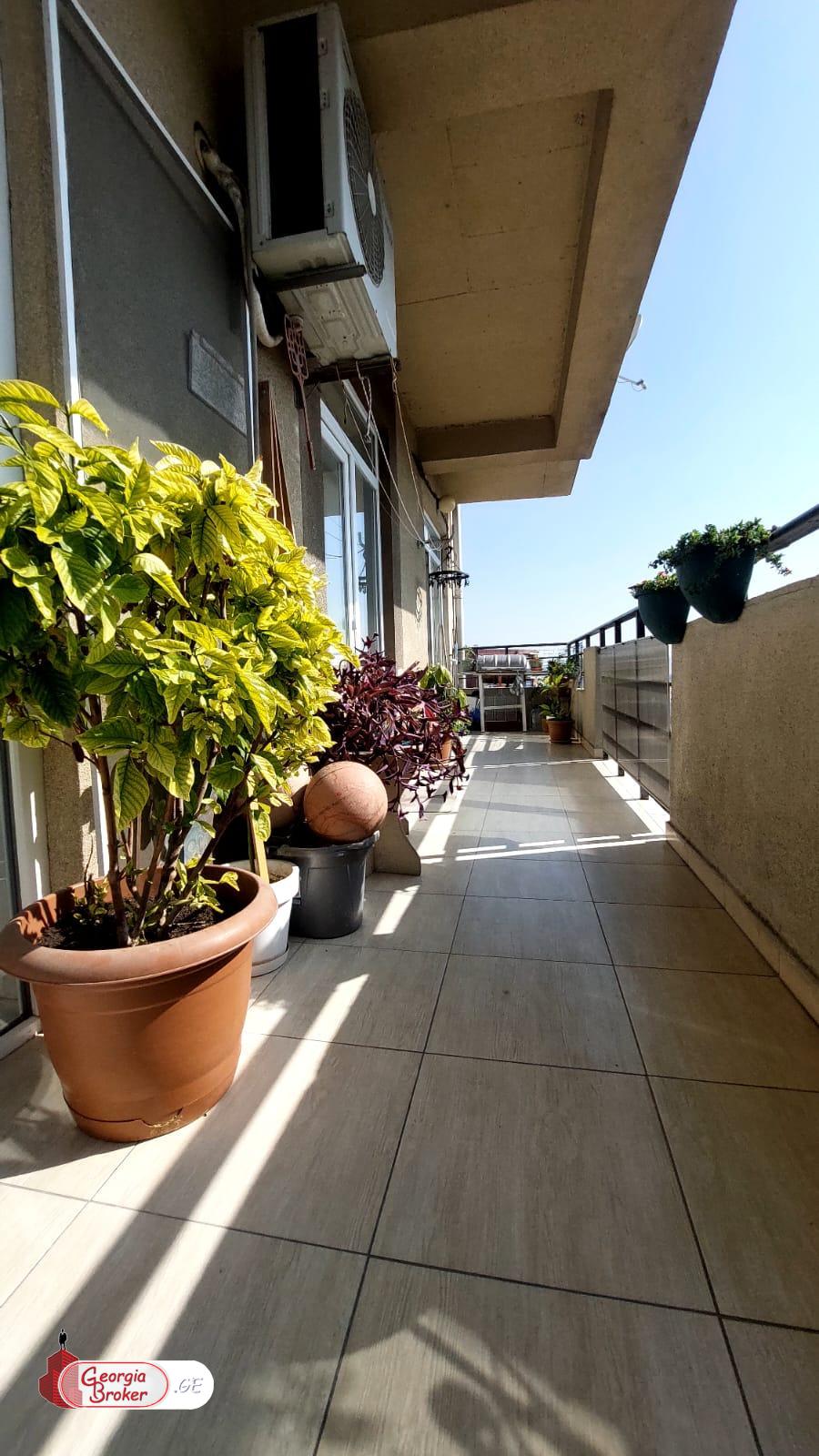 продается квартира с новым ремонтом 4-комнаты